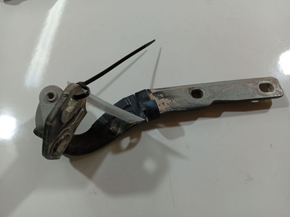 8Z0827300B Audi A2 2002 Zawias tylnej klapy - TYLNE PRAWE - Thumbnail 2