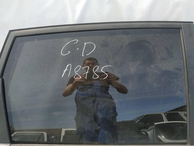 Ford Fiesta 2006 Oven lasi - TAKANA OIKEALLA