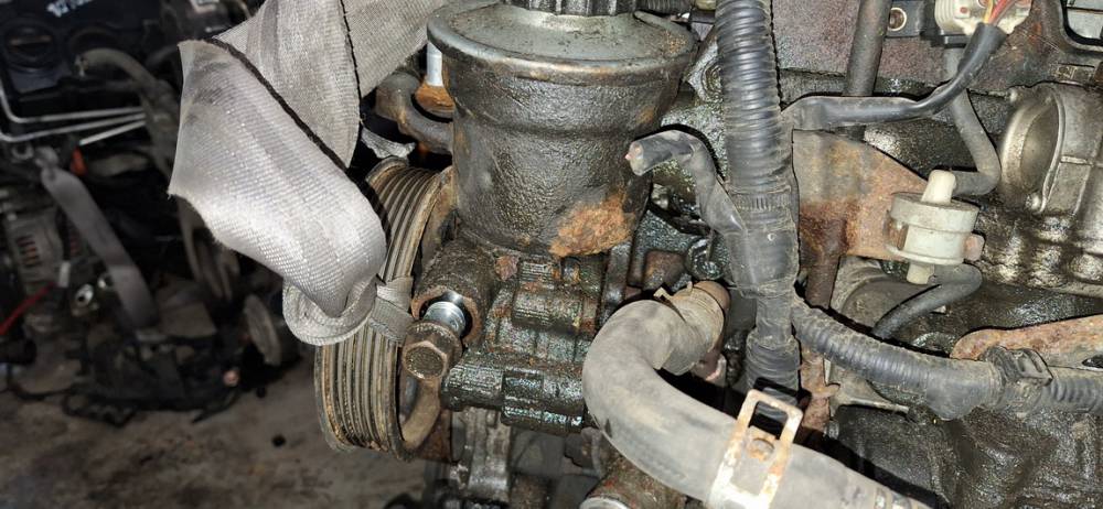 Toyota Corolla Verso 2006 Pump assembly - Power steering pump