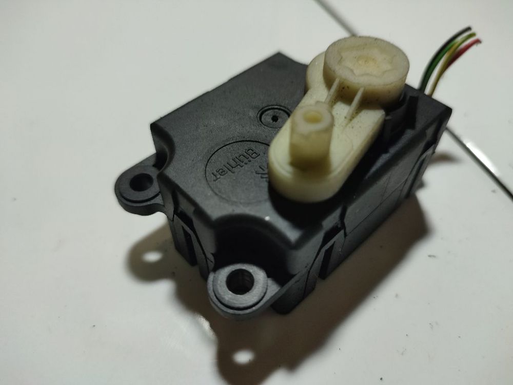 09180204 Opel Vectra 2003 Heater Vent Flap Control Actuator Motor - Thumbnail 2