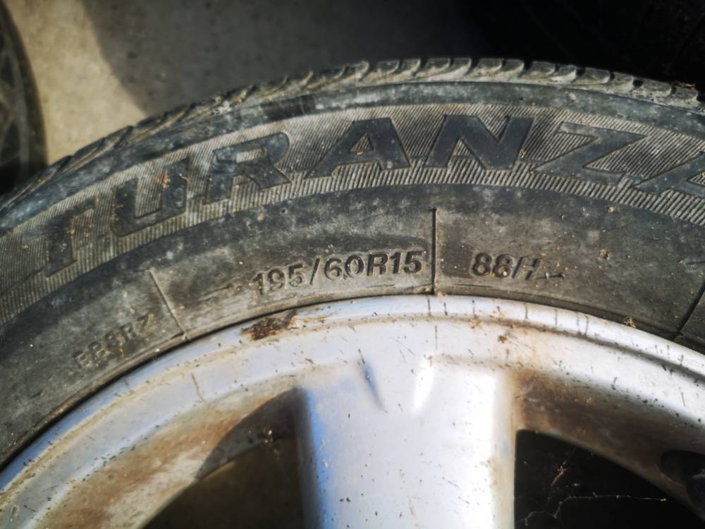 4X114.3 Nissan Almera 2002 Komplet Kół Zimowych R15