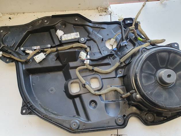 EG525897X Mazda CX-7 2007 Sliding door window regulator NO motor - FRONT LEFT