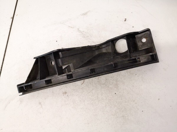 1T0807890A Volkswagen Touran 2004 Puskurin kiinnike - EDESSÄ OIKEALLA