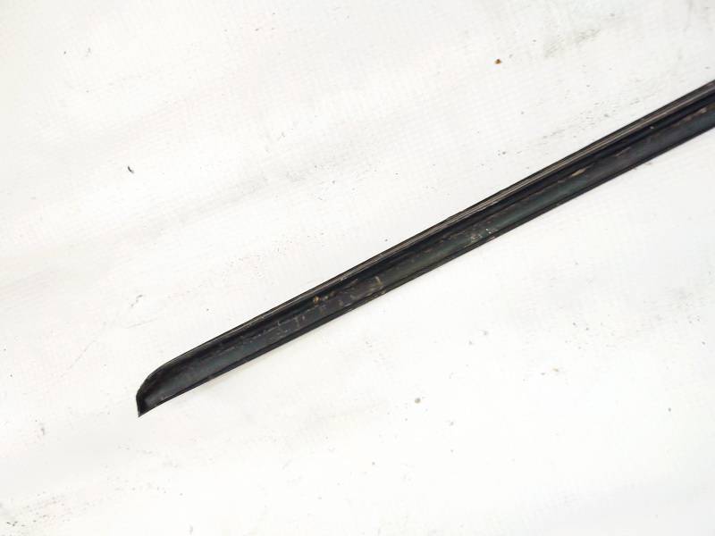 Audi A4 2005 Listón embellecedor de la ventana de la puerta trasera - TRASERO DERECHO - Thumbnail 3