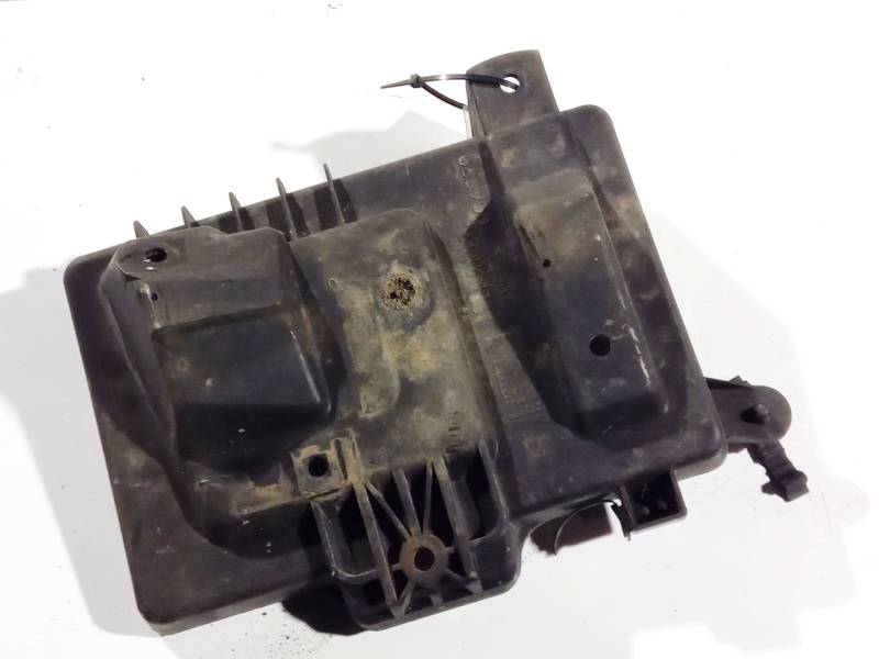 09132098 Opel Astra 1998 SOPORTE, Tapa-cubierta para la caja de la batería