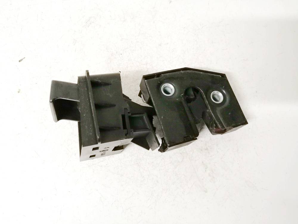 3B0885738 Volkswagen Passat 2001 Seat Lock Latch assembly