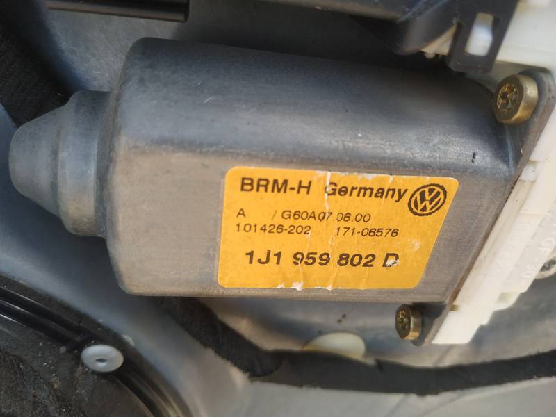 1J1959802D Volkswagen Golf 2000 Window Motor - FRONT RIGHT - Thumbnail 2