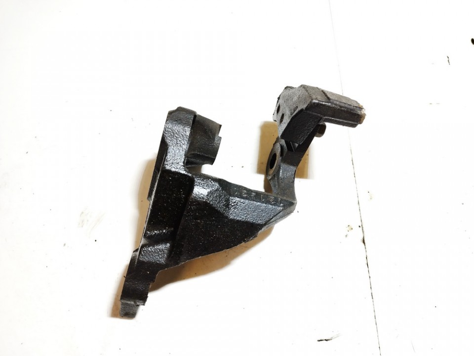 T31831 USED Engine Mount Bracket and Gearbox Mount Bracket Mazda CX7