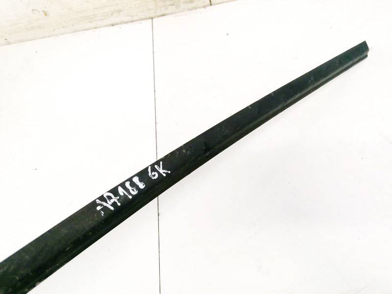 Audi A4 2002 Oven lasin tiivistelista  - TAKANA VASEMMALLA - Thumbnail 2