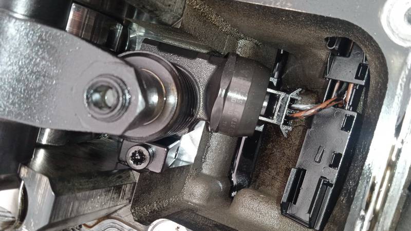 038130073AG Volkswagen Touran 2004 Fuel Injector - Thumbnail 2