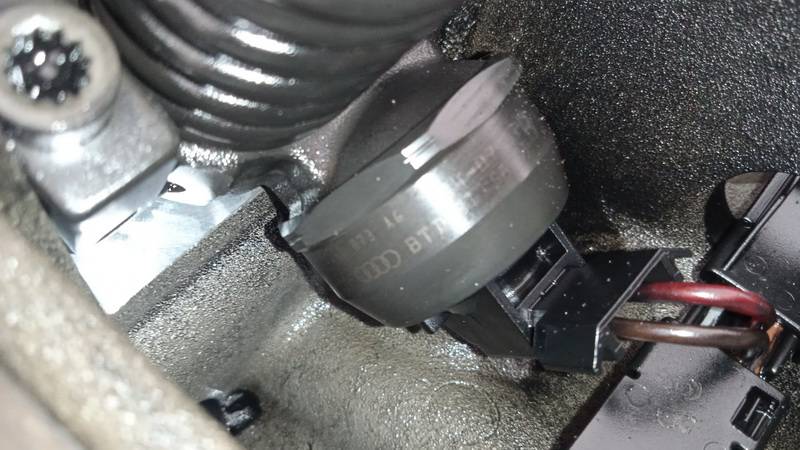 038130073AG Volkswagen Touran 2004 Fuel Injector - Thumbnail 3