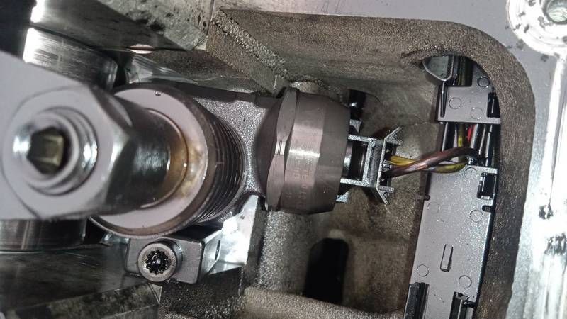 038130073AG Volkswagen Touran 2004 Fuel Injector - Thumbnail 2