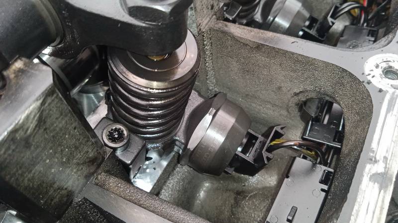 038130073AG Volkswagen Touran 2004 Fuel Injector