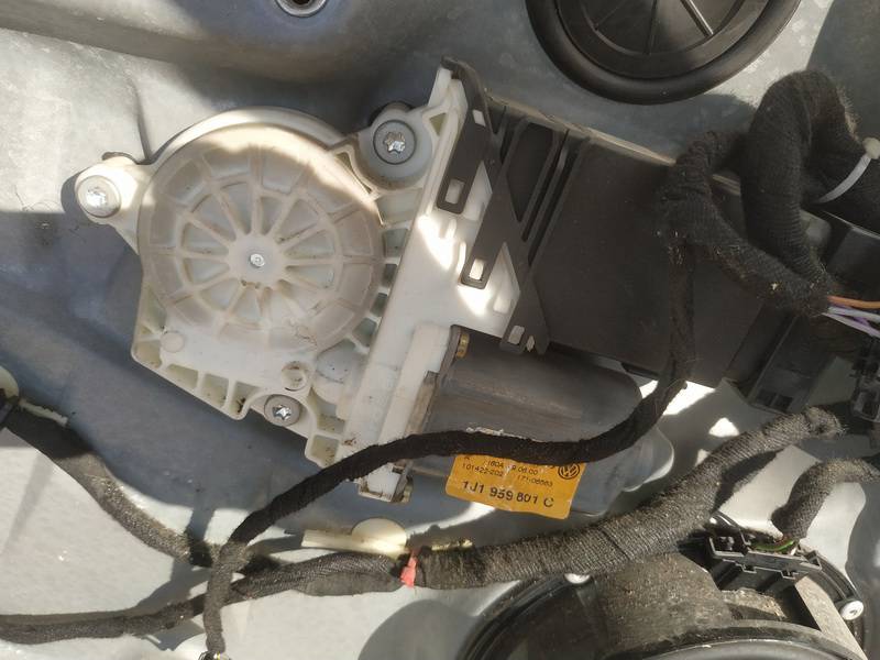 1J1959801C Volkswagen Golf 2000 Window Motor - FRONT LEFT