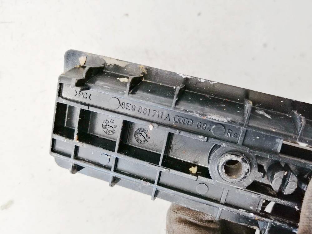 8E9861711A Audi A6 2006 Muut kiinnikkeet - Thumbnail 3