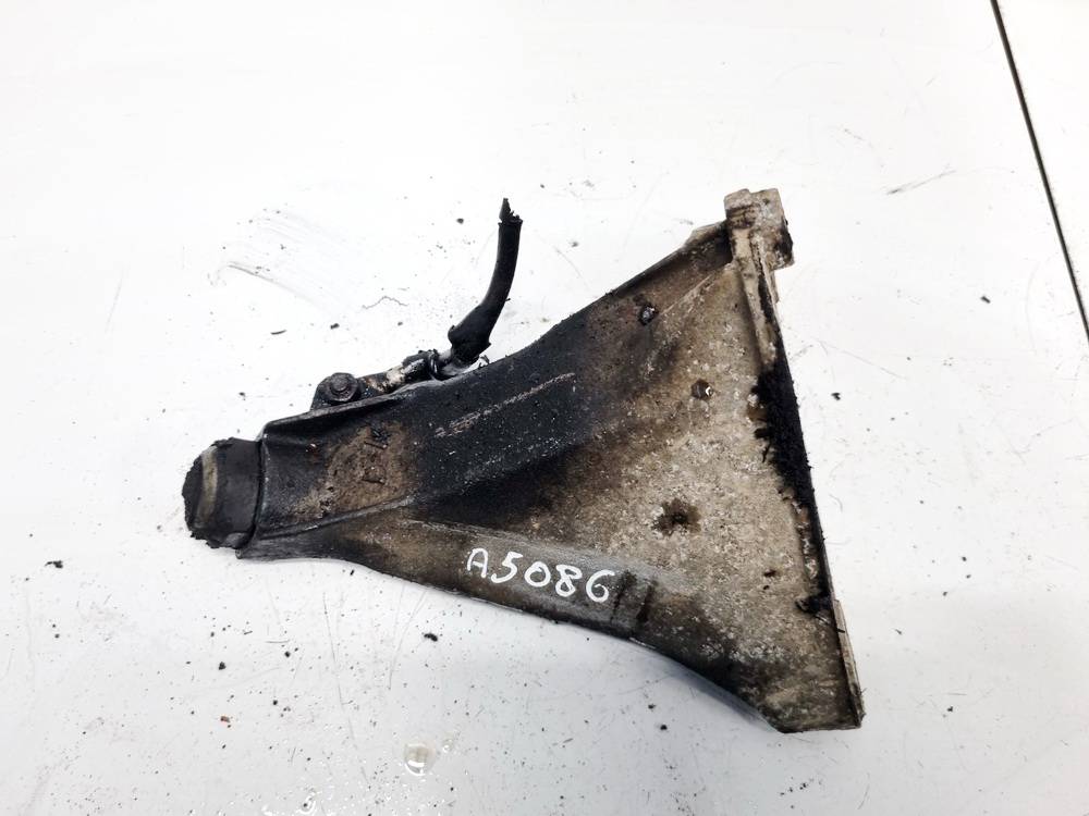 8D0199308L Volkswagen Passat 1997 Engine Mount Bracket and Gearbox Mount Bracket