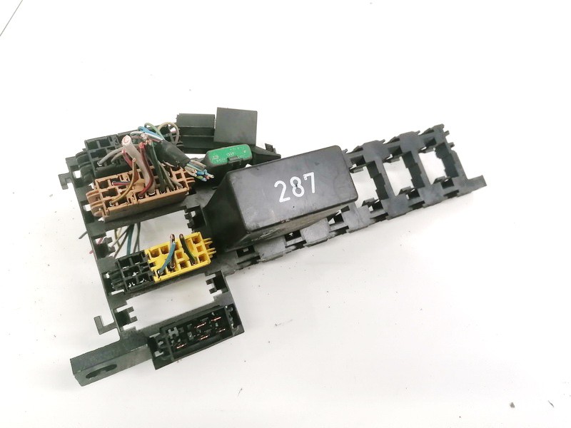 8A1937503 Audi 80 1994 Sulakerasia