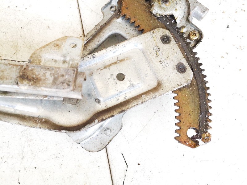 Subaru Forester 1999 Durvju loga pacēlājs - AIZMUGURE PA LABI - Thumbnail 3