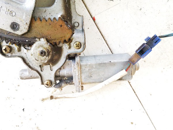 Subaru Forester 1999 Durvju loga pacēlāja motors - AIZMUGURE PA LABI - Thumbnail 3