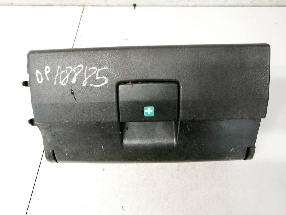 8P0881578 Audi A3 2005 Hansikaslokero