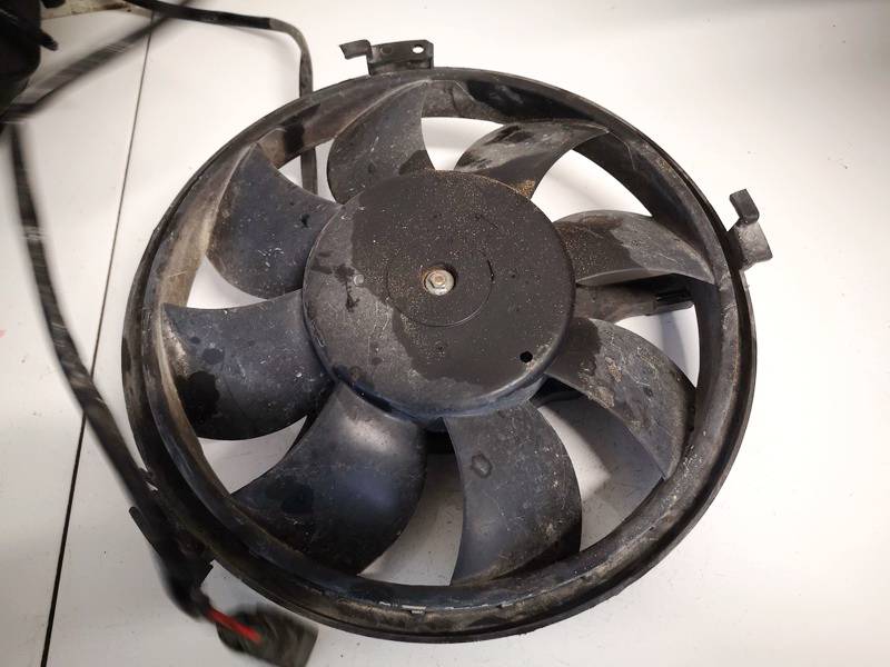 8EW351039771 Volkswagen Passat 2005 Diffuser, Radiator Fan