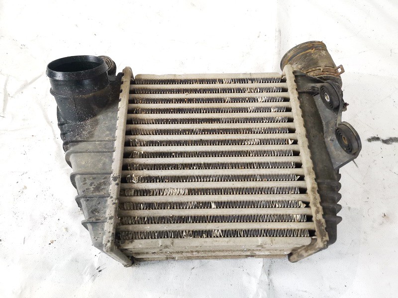 1J0145803F Volkswagen Bora 2002 Interkulera radiators