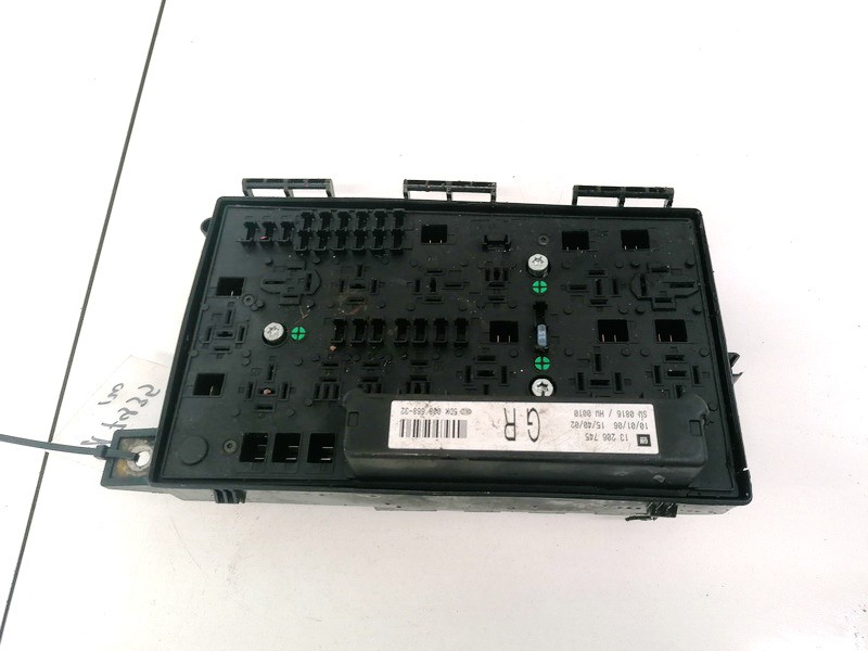 13206745 Opel Zafira 2006 Fuse box