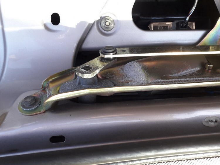 Renault Laguna 1994 Wiper motor (Rear Screen Wiper Engine) - REAR - Thumbnail 2