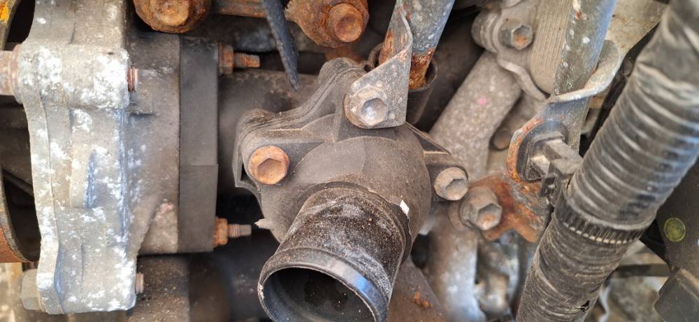 Toyota Avensis 2011 Termostato korpusas