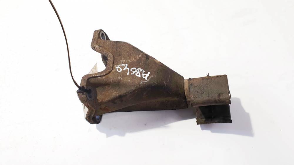 8D0399113AB Volkswagen Passat 1999 Engine Mount Bracket and Gearbox Mount Bracket