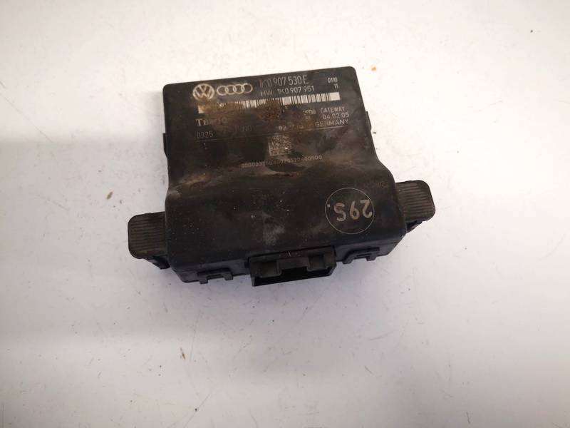 1K0907530E Volkswagen Caddy 2005 Door control relay (DOOR CONTROL UNIT MODULE ECU )