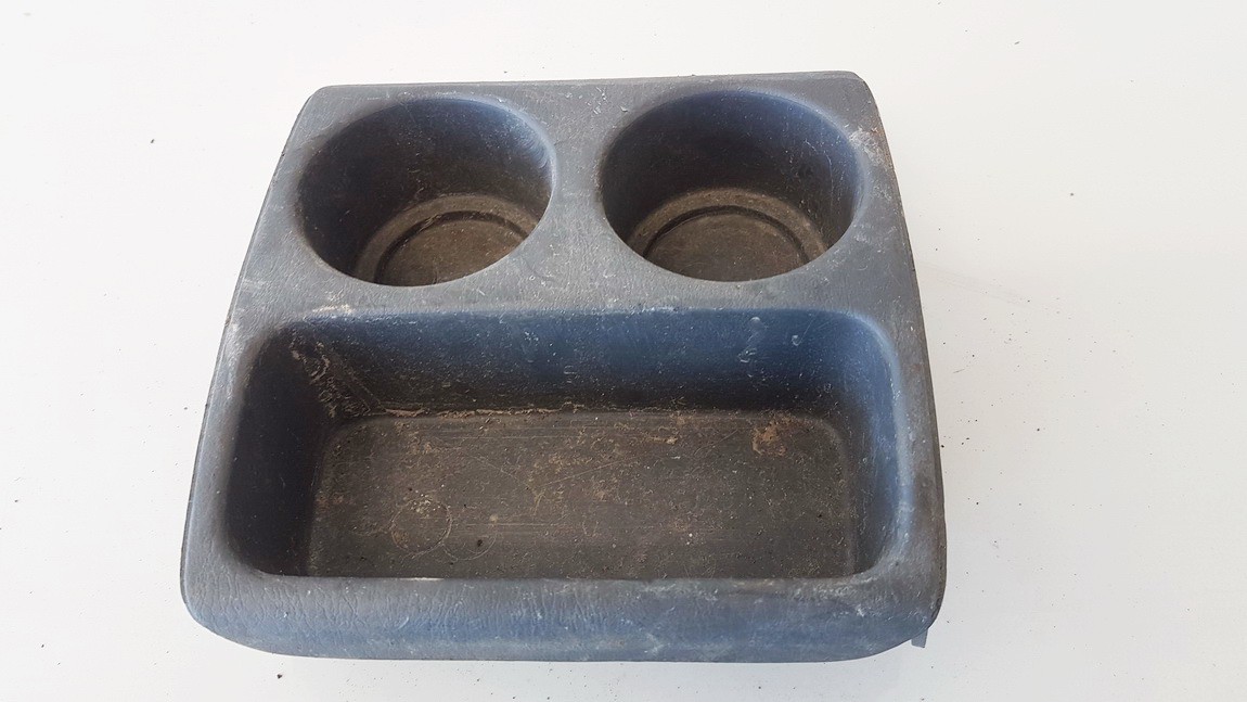 5884428020 Toyota Previa 2003 Uchwyt na kubki