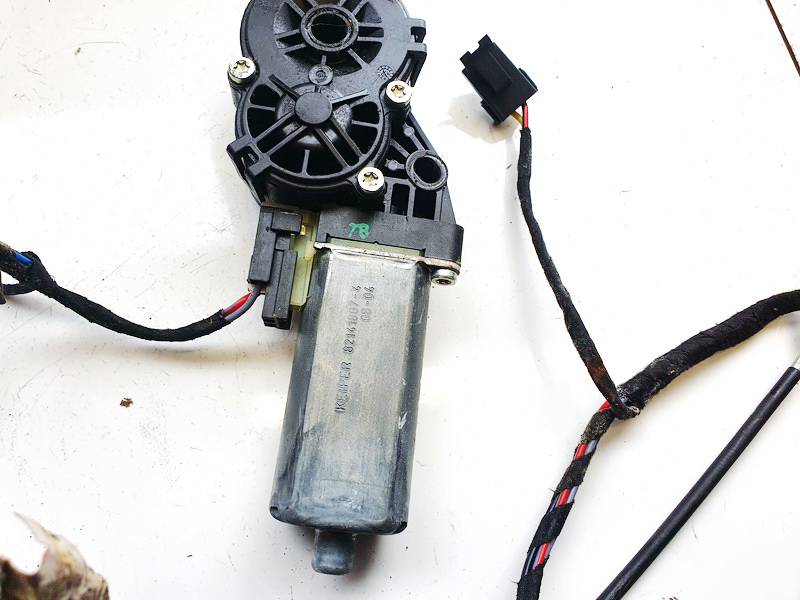 0390203225 Volkswagen Passat 1998 Seat Motor Regulator - FRONT LEFT