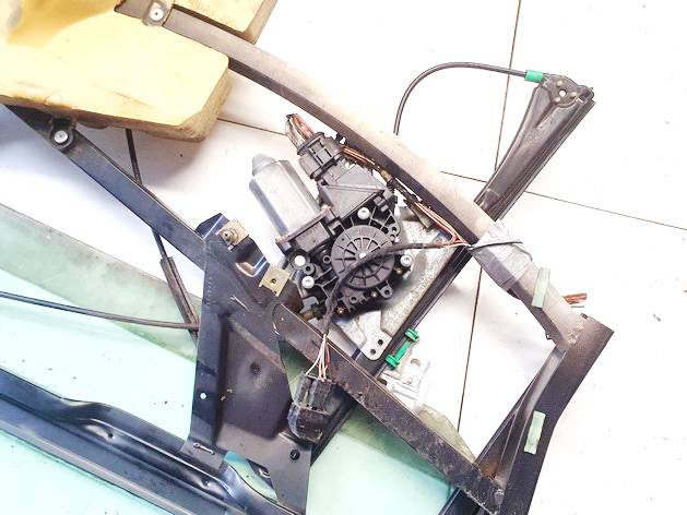 8D0832398C Audi A4 1997 Durvju loga pacēlājs - PRIEKŠA PA LABI