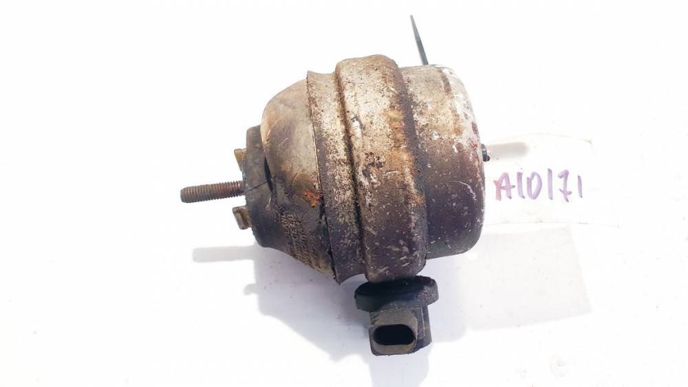 8E0199382B Skoda Superb 2005 Moottorin moottorituki