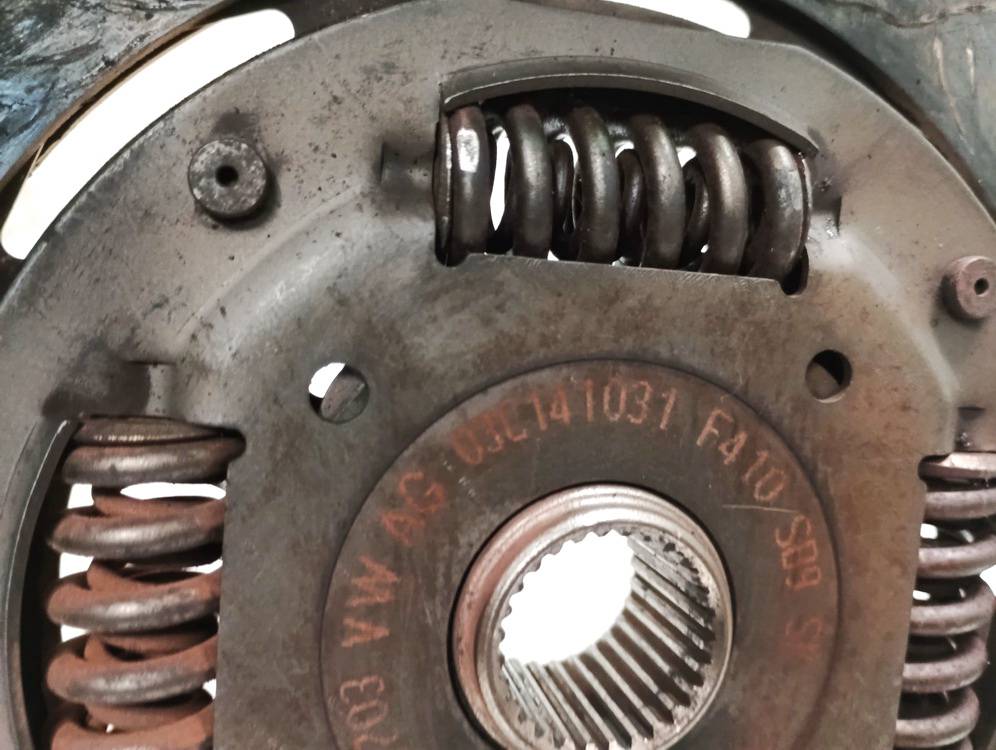 03c141031 ff410, 220421 Clutch disc Volkswagen Golf 2004 1.4L ...