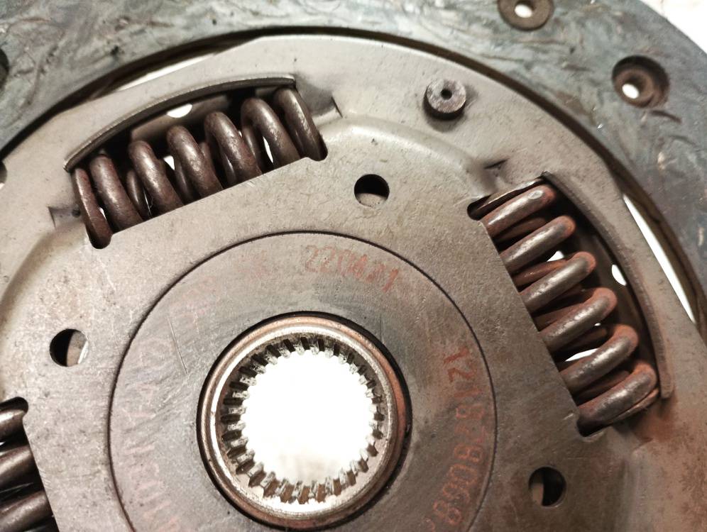 03c141031 ff410, 220421 Clutch disc Volkswagen Golf 2004 1.4L ...