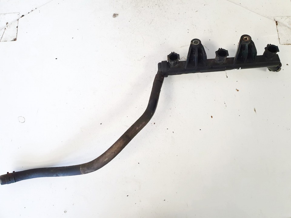 03D133319K Toyota Corolla Verso 2008 Fuel injector rail (injectors)(Fuel distributor)