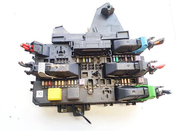 13115937 Opel Astra 2004 Fuse box