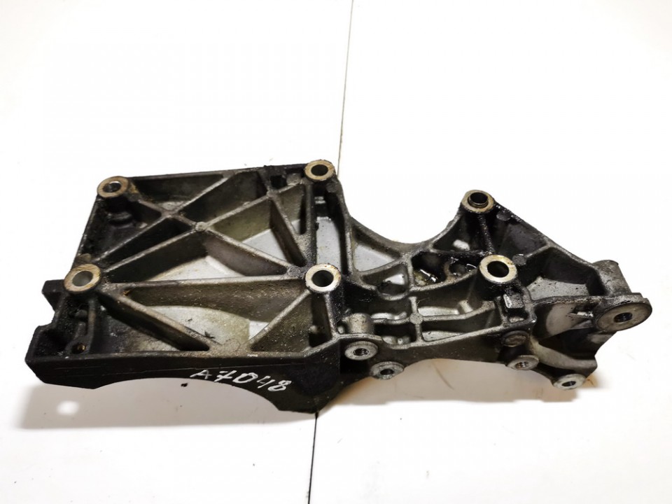 03G903143A Audi A3 2003 Variklio kronsteinas ir Greiciu dezes kronsteinas