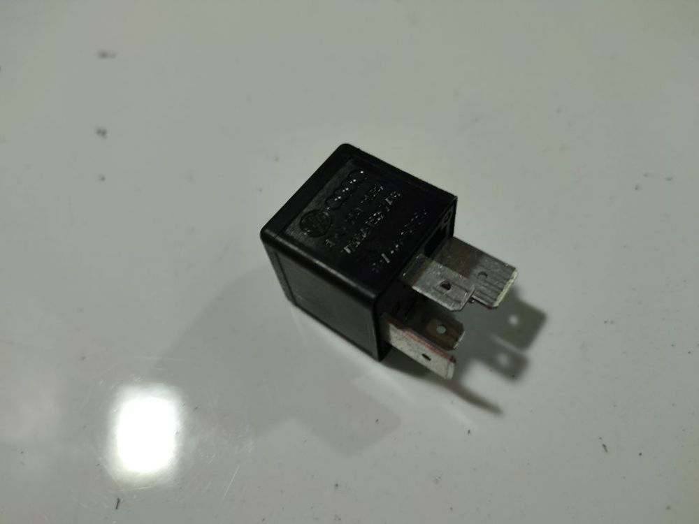 3D0951253A Seat Toledo 2005 Relay module