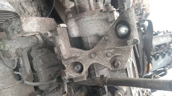 Nissan Qashqai 2008 Engine Mount Bracket and Gearbox Mount Bracket