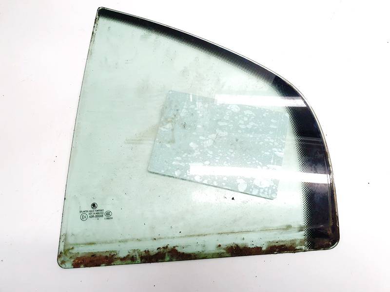 DOT24M68AS2 Skoda Superb 2004 Ceturtā loga stikls (vai) sānu mazais stikls - AIZMUGURE PA KREISI