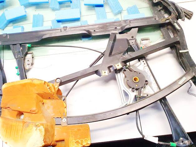 Audi A4 1996 Duru lango pakelejas P.K.