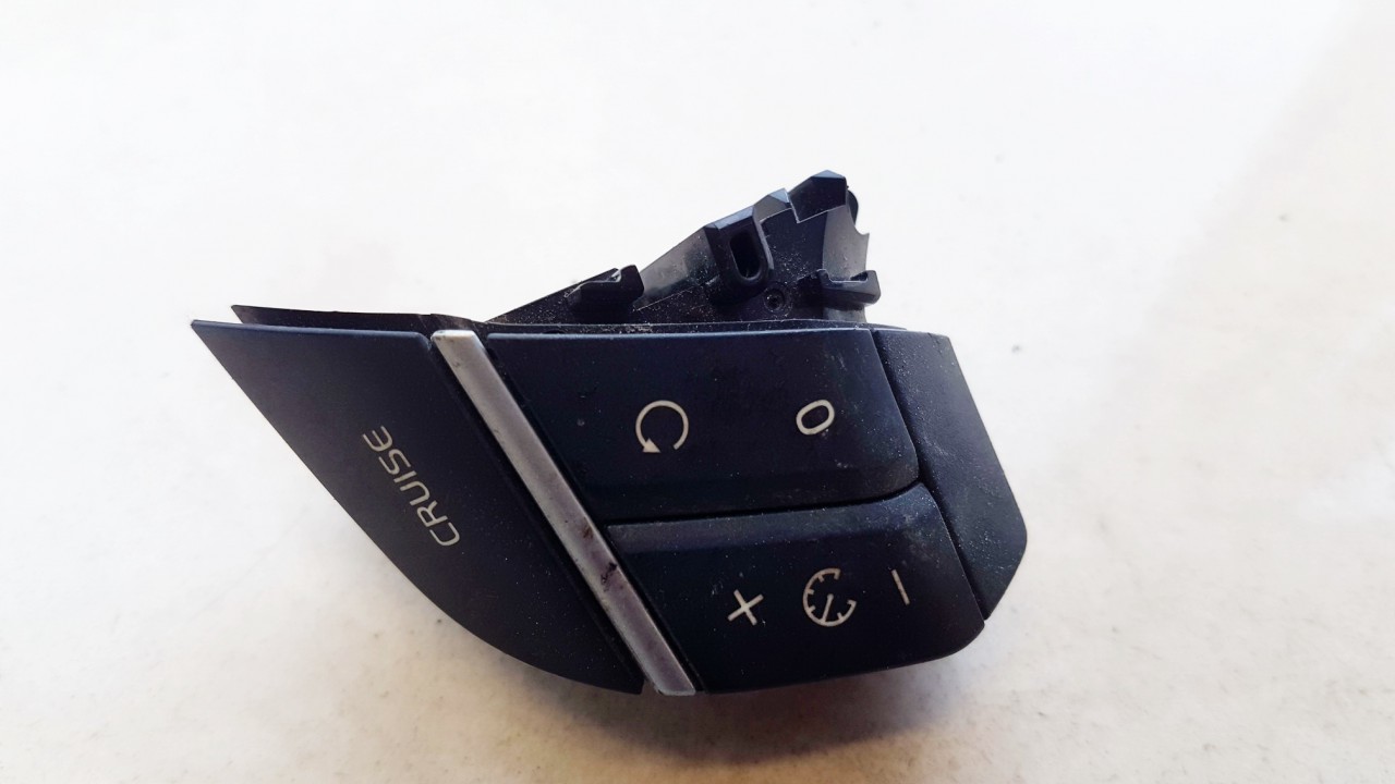 30710697 Volvo XC 90 2009 Holden Steering Wheel Button