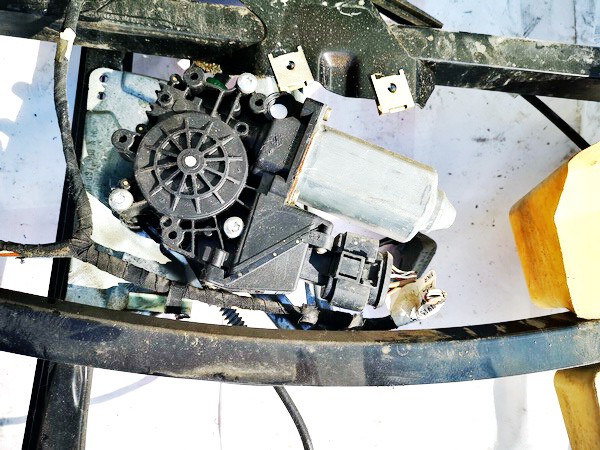 114182100 Audi A4 1995 Silnik podnośnika szyby drzwi - PRZEDNIE PRAWE