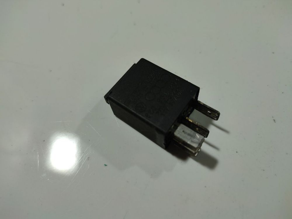 8Z0951253 Seat Toledo 2005 Relay module