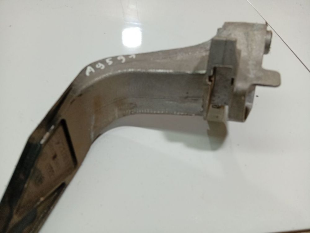 8D1721316H Volkswagen Passat 2001 Clutch pedal - Thumbnail 3