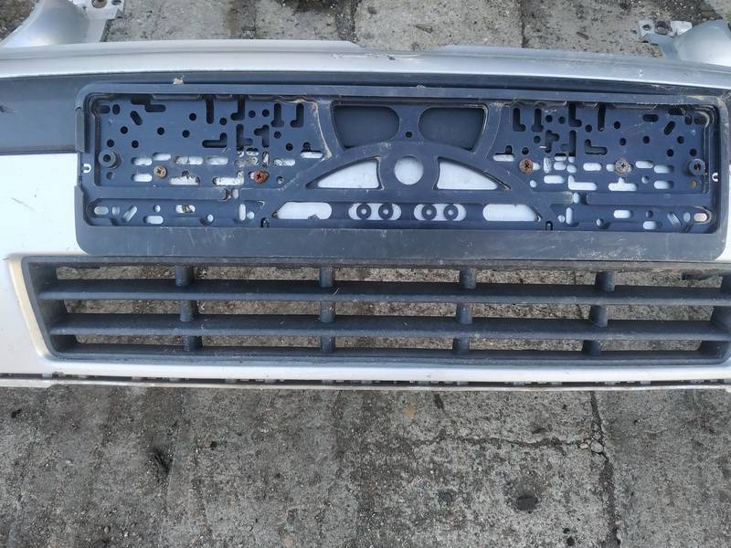 Volkswagen Golf 2000 Bampera restu vidējās daļas - PRIEKŠ VIDUR