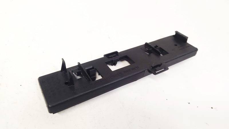 8364540 BMW 3-Series 2003 Fuse Box Cover - Thumbnail 2